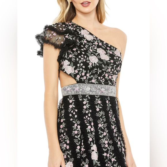 NWT Mac Duggal 70160 Embroidered Ruffle One shoulder Lace Up Gown - Picture 3 of 5